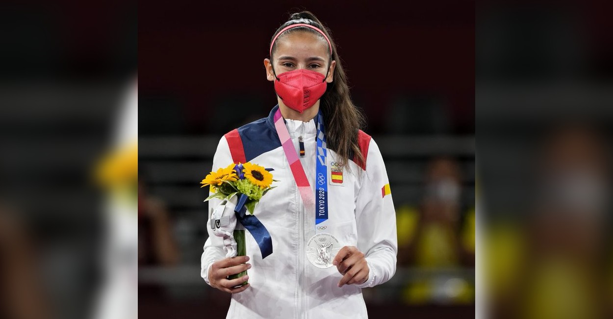 Adriana Cerezo tiene 17 años y ya es poseedora de una medalla de plata. | Foto: Twitter.