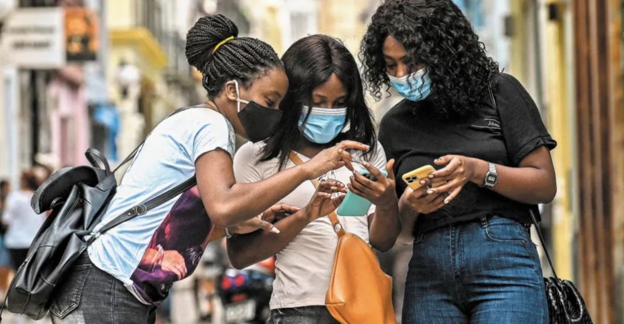 En Cuba se permitió el acceso a internet desde los teléfonos celulares en 2018.