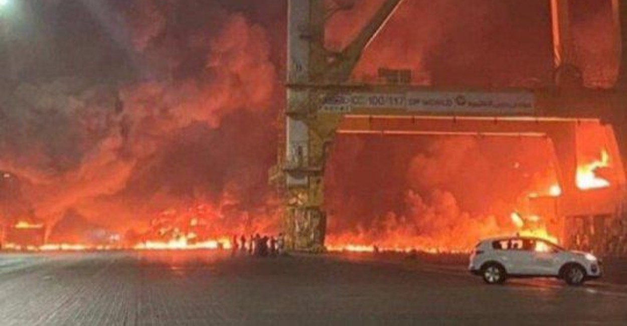El incendio sucedió en un contenedor de un barco en el puerto Jebel Ali. / Foto: Cortesía