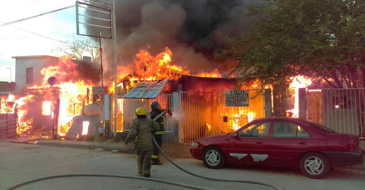 La mujer de Sonora inició el incendio cuando su esposo estaba en el interior de la casa. / Foto: Cortesía