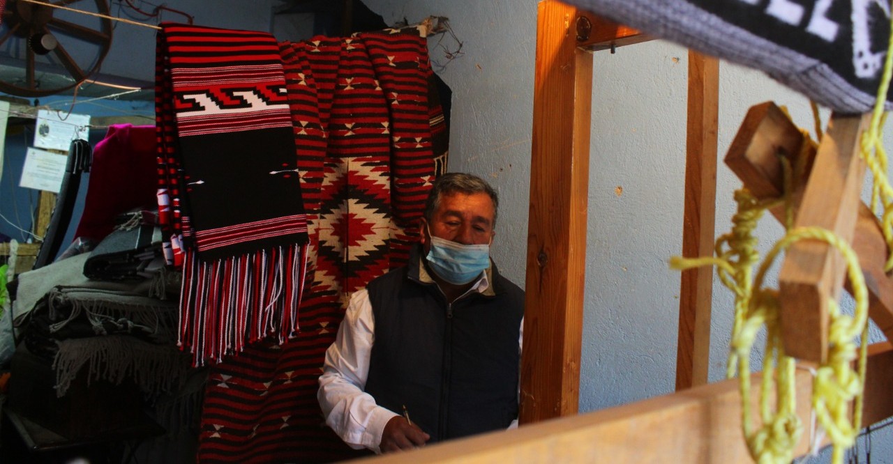 Desde hace 40 años, Isidro se dedica a tejer con lana de sus borregas | Texto y fotos: Carlos Montoya 