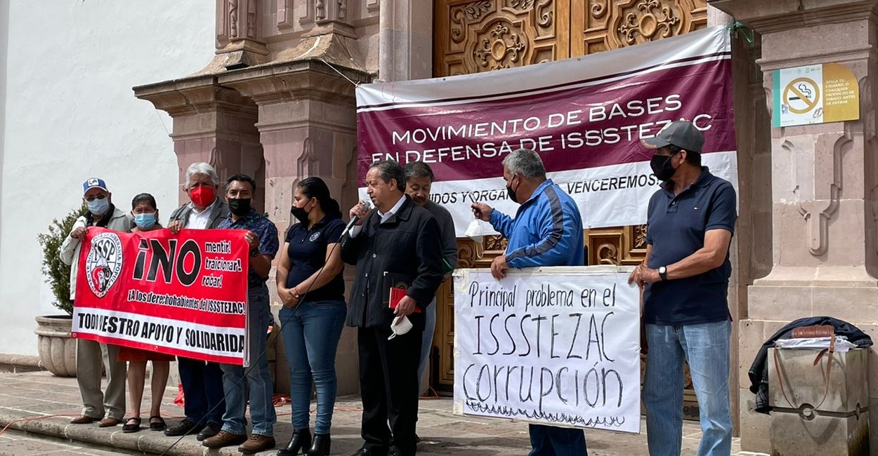 La diputada Alma Dávila y los líderes del Movimiento de Bases en Defensa del Instituto consideraron que no existen condiciones para la reforma a la ley del Issstezac en Zacatecas | Foto: Franco Valdez 