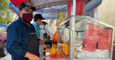 Don Ramis puesto de fruta en Zacatecas
