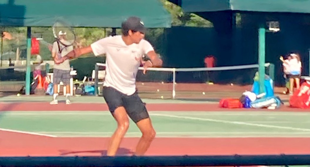 Rafael Candelas Ruiz, tenista juvenil zacatecano, en pleno entrenamiento. | Fotos: cortesía. 