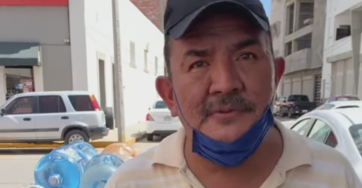 Juan Francisco se dedica a la venta de garrafones de agua y tiene dos hijas con discapacidad. |foto: Marcela Espino