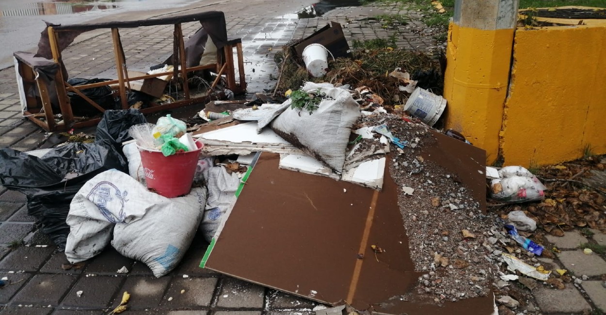 La basura afecta durante los días de lluvia. | Foto: Marcela Espino.