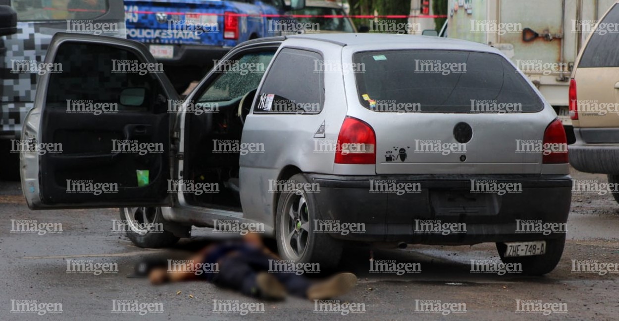 El cuerpo de la víctima quedó a un lado de unVolkswagen Pointer, color gris. / Foto: Imagen 