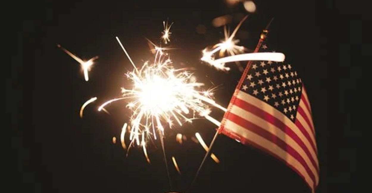 Los estadounidenses lanzan fuegos artificiales. | Foto: Pixabay.