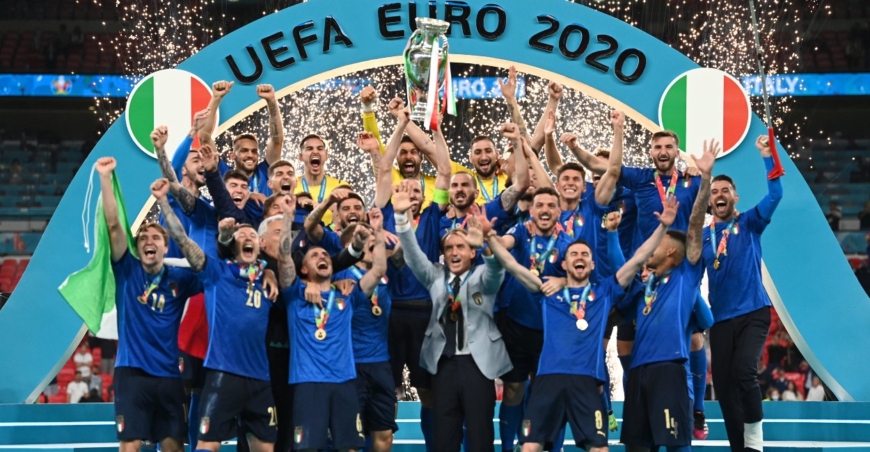 Italia consigue alzar la Eurocopa 2020. | Foto: Twitter @Euro2020.