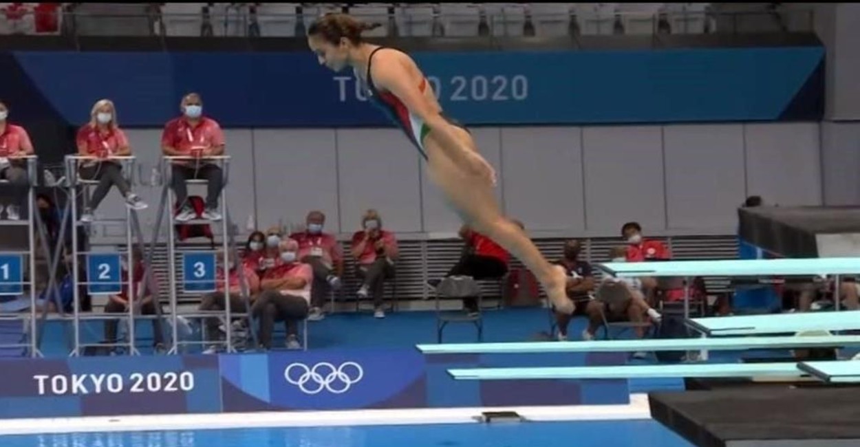 La mexicana sufrió un resbalón mientras preparaba su salto. | Foto: captura de pantalla. 