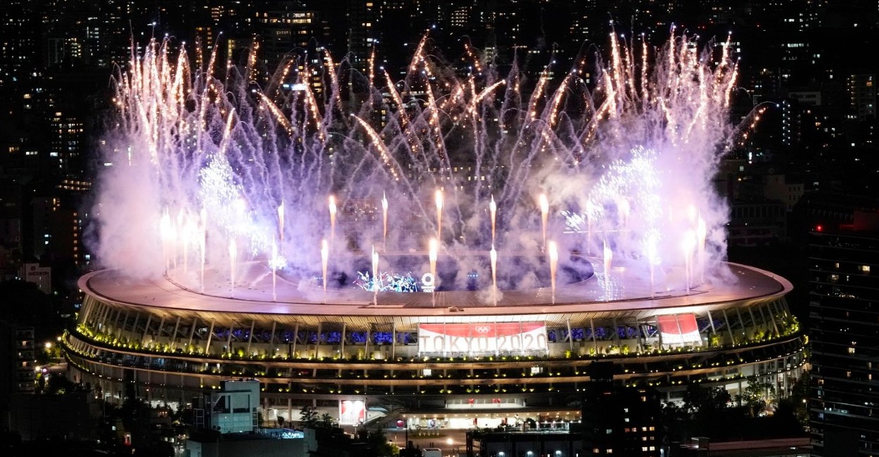 El estadio se llenó de luces y fuegos artificiales. | Fotos: AFP, AP y EFE