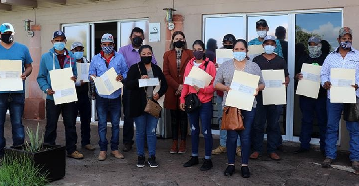 Se realizó la última entrega de su quinquenio del Programa de Apoyo a Zacatecanos Deportados y Repatriados ejercicio fiscal 2021. | Foto: Cortesría.