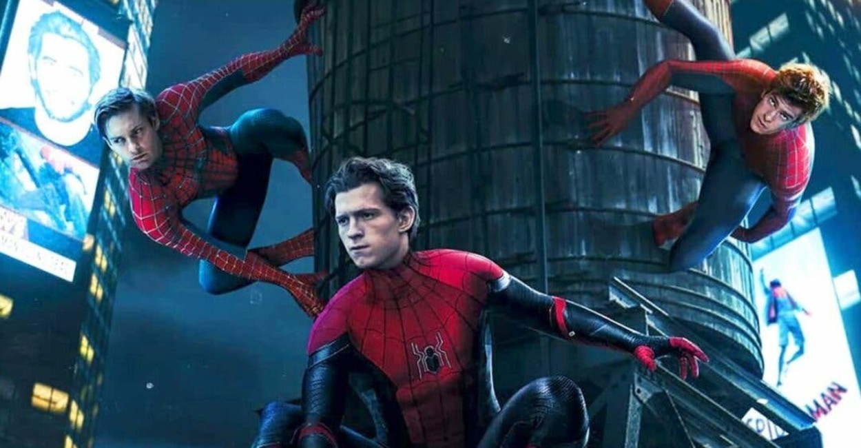 Supuestamente aparece Andrew Garfield con el disfraz de Spider-Man, y a la distancia Tom Holland junto con su antecesor en el papel. / Foto: Cortesía