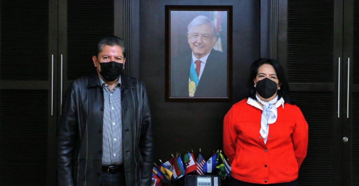 El gobernador electo David Monreal y María del Rocío García, titular del DIF. | Foto: Cortesía.