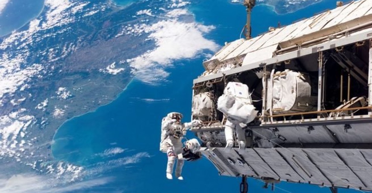 Luego de que el aire recobró su calidad, los tripulantes lograron descansar para luego realizar su caminata espacial. / Foto: Cortesía