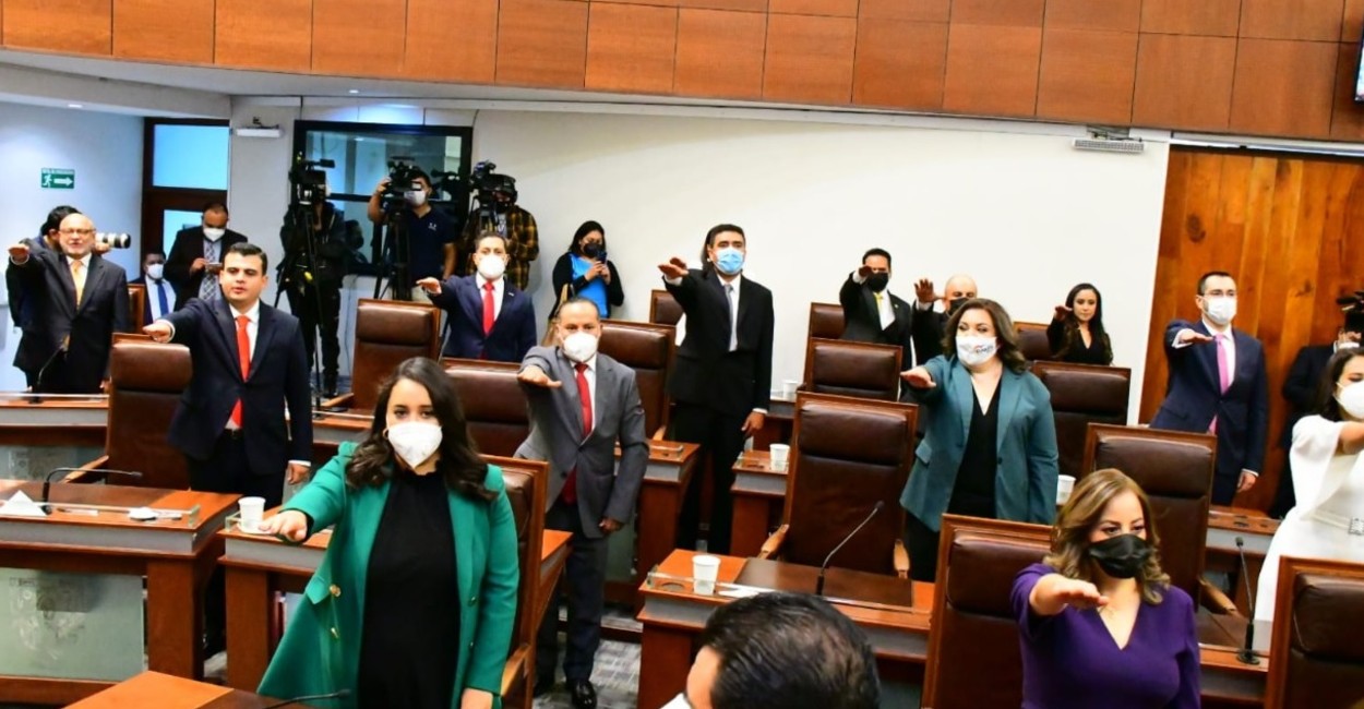 Los nuevos diputados rindieron protesta en el recinto legislativo. |Foto: Cortesía. 