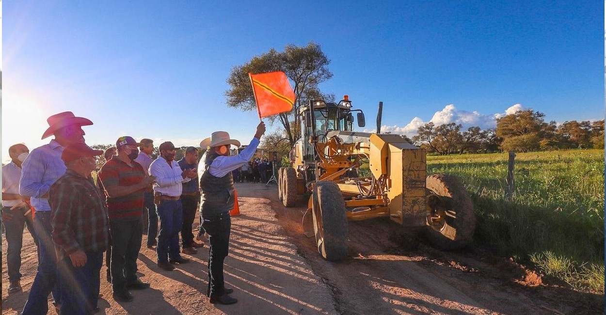 David Monreal inició el programa de rehabilitación de carreteras de Zacatecas en Fresnillo |Foto: Cortesía. 