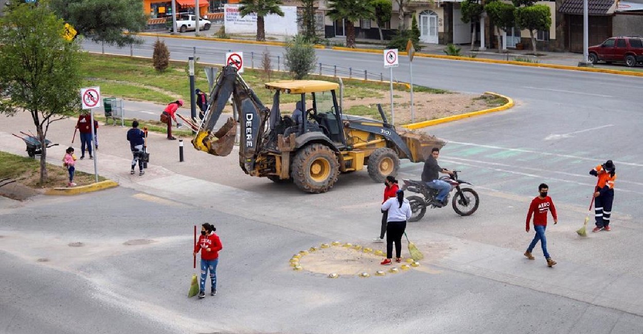 Vecinos y funcionarios contribuyeron a la limpieza de las calles. | Foto: cortesía.