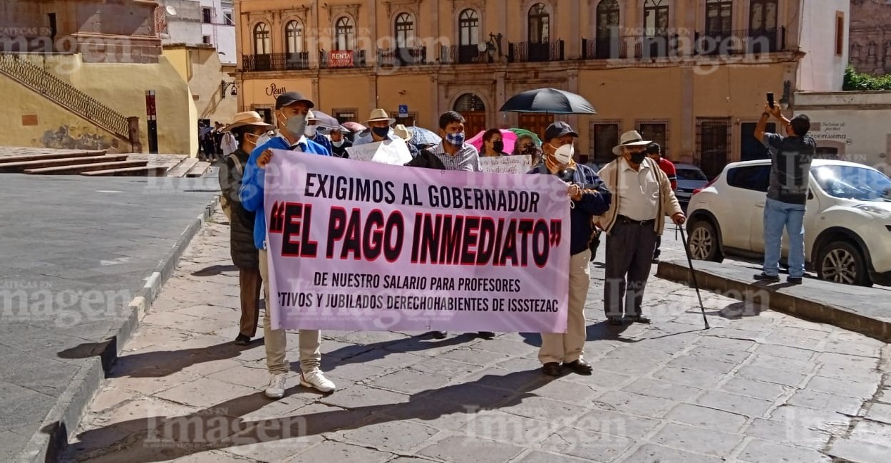 El plantón permanente de Plaza de Armas permanecerá hasta que no se pague. | Foto: Manuel Medina.