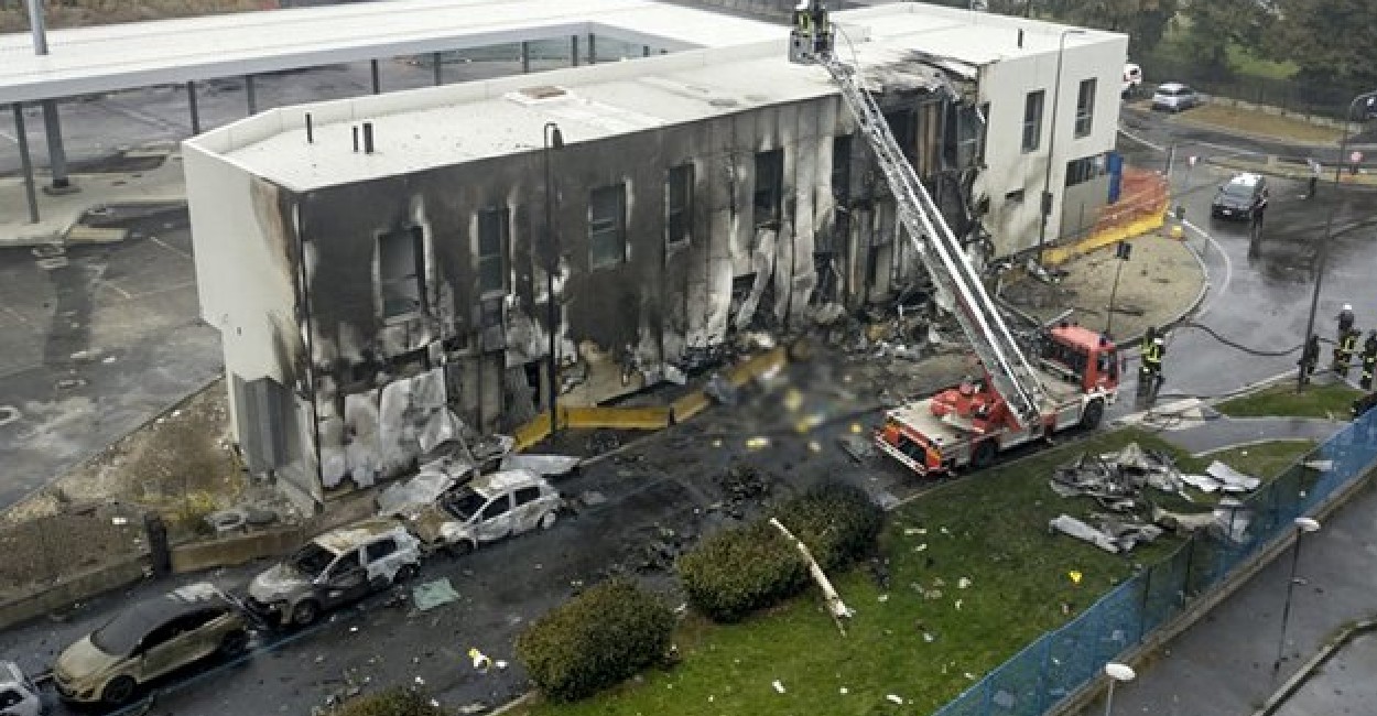 El edificio quedó completamente destruido tras el impacto. | Foto: Cortesía.