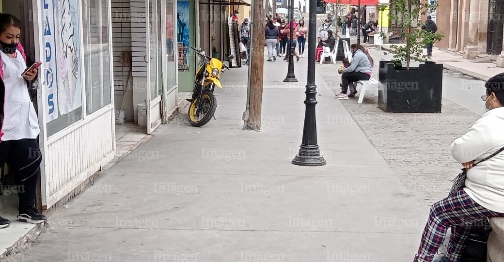 En partes de la zona centro o en la zona peatonal hay motos mal estacionadas. | Foto: David Castañeda.
