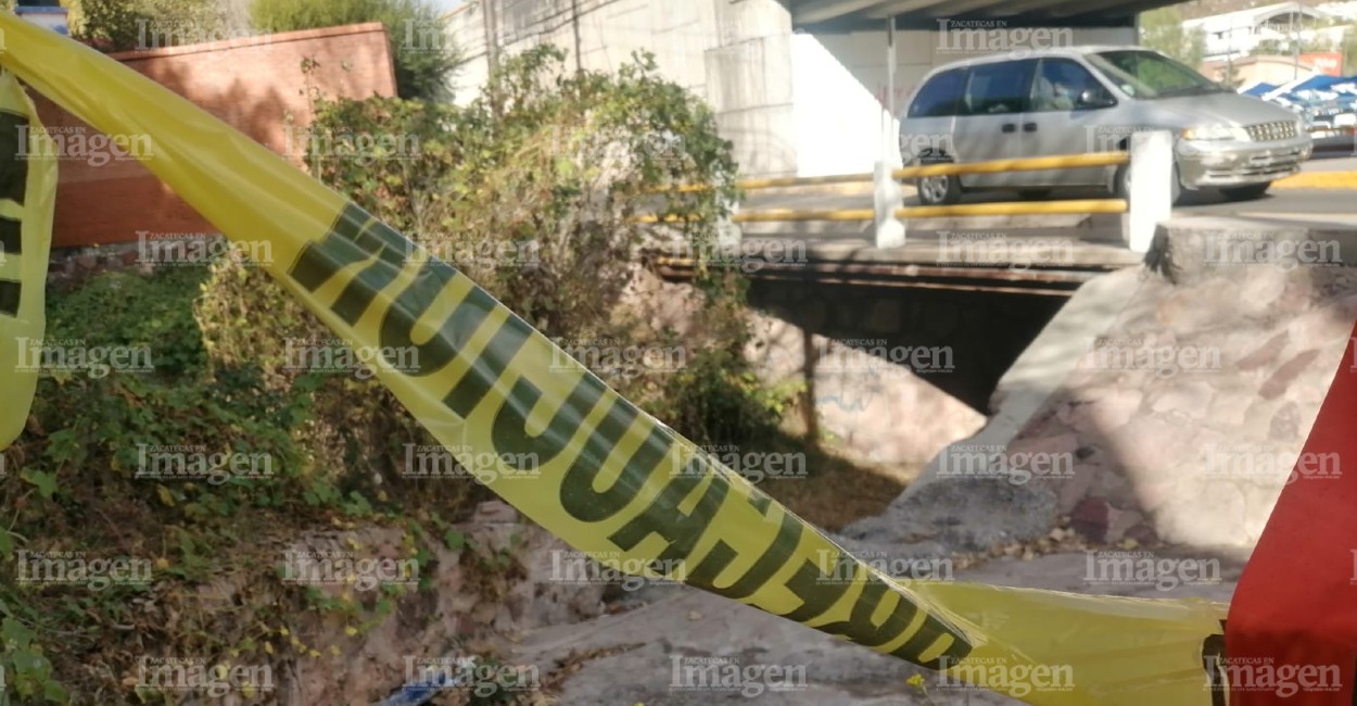 El cuerpo fue localizado a 10 metros de la vialidad García Salinas y a 30 de Walmart. | Foto: Imagen de Zacatecas.