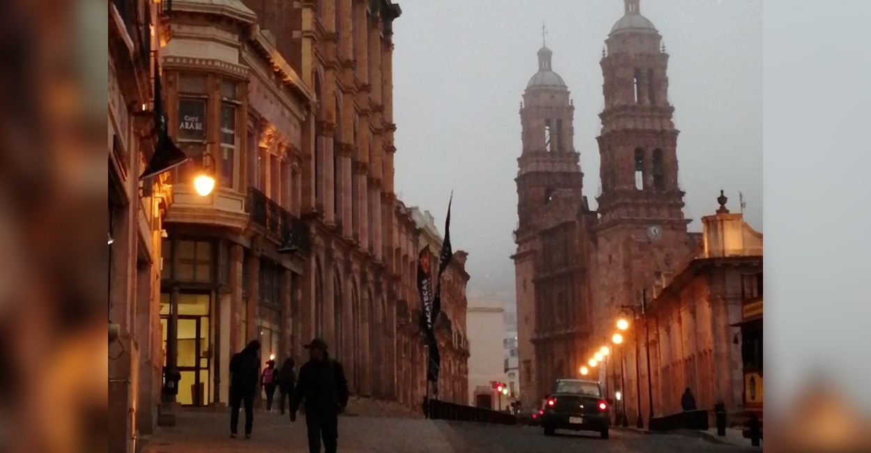 El centro histórico se llena de una densa neblina durante la temporada de invierno. | Fotos: Carlos Montoya.