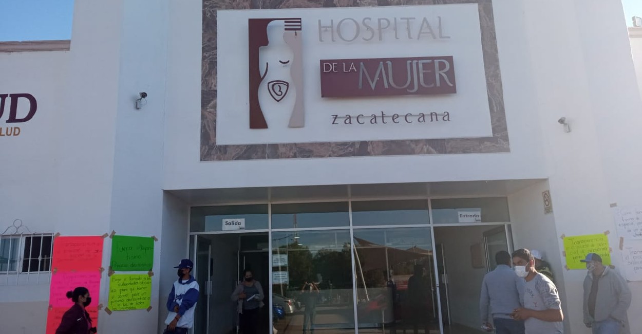 La enfermera se manifestó a las afueras del Hospital de la Mujer. | Foto: Rafael de Santiago.