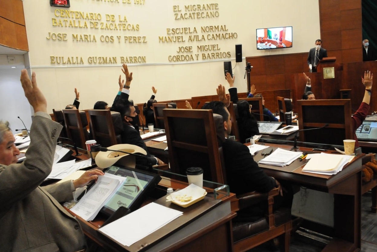 Todos los diputados votaron a favor de revivir la herramientas legislativas, excepto González Romo.| Foto: Cortesía.  