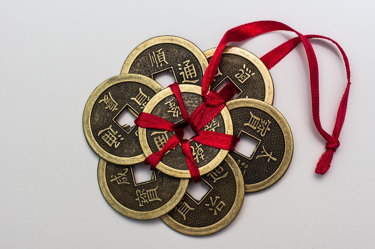 Amuletos de monedas chinas