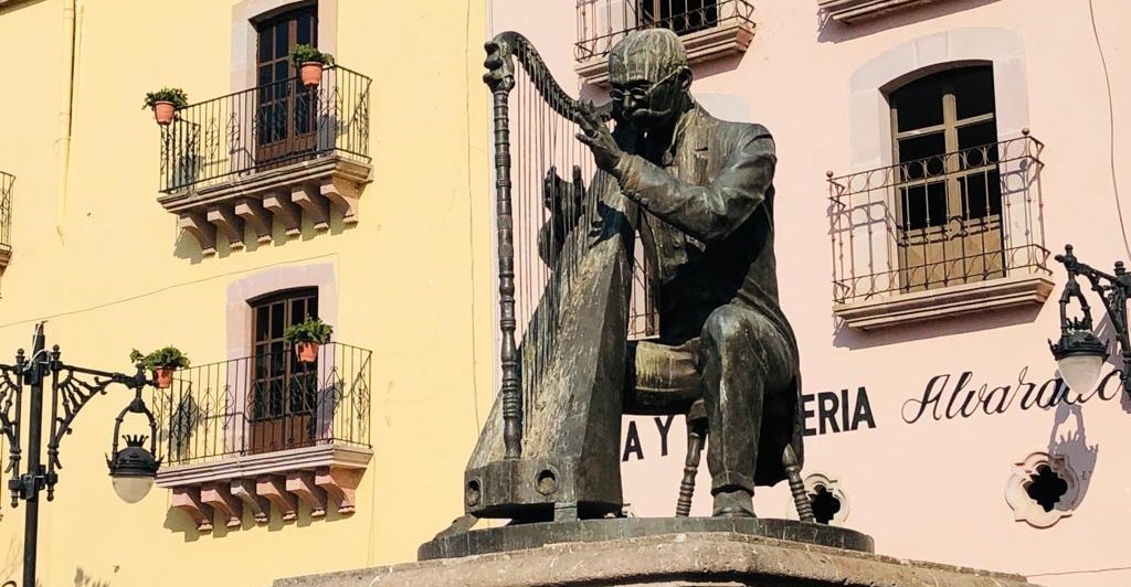 Lo atractivo de la plazuela es la escultura al mencionado compositor. | Foto: Carlos Montoya.