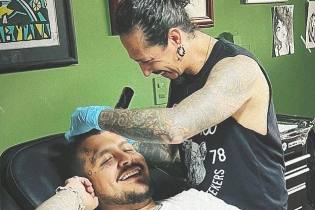 Christian Nodal: Conoce cuánto pagó el artista por borrarle el último tatuaje de Belinda
