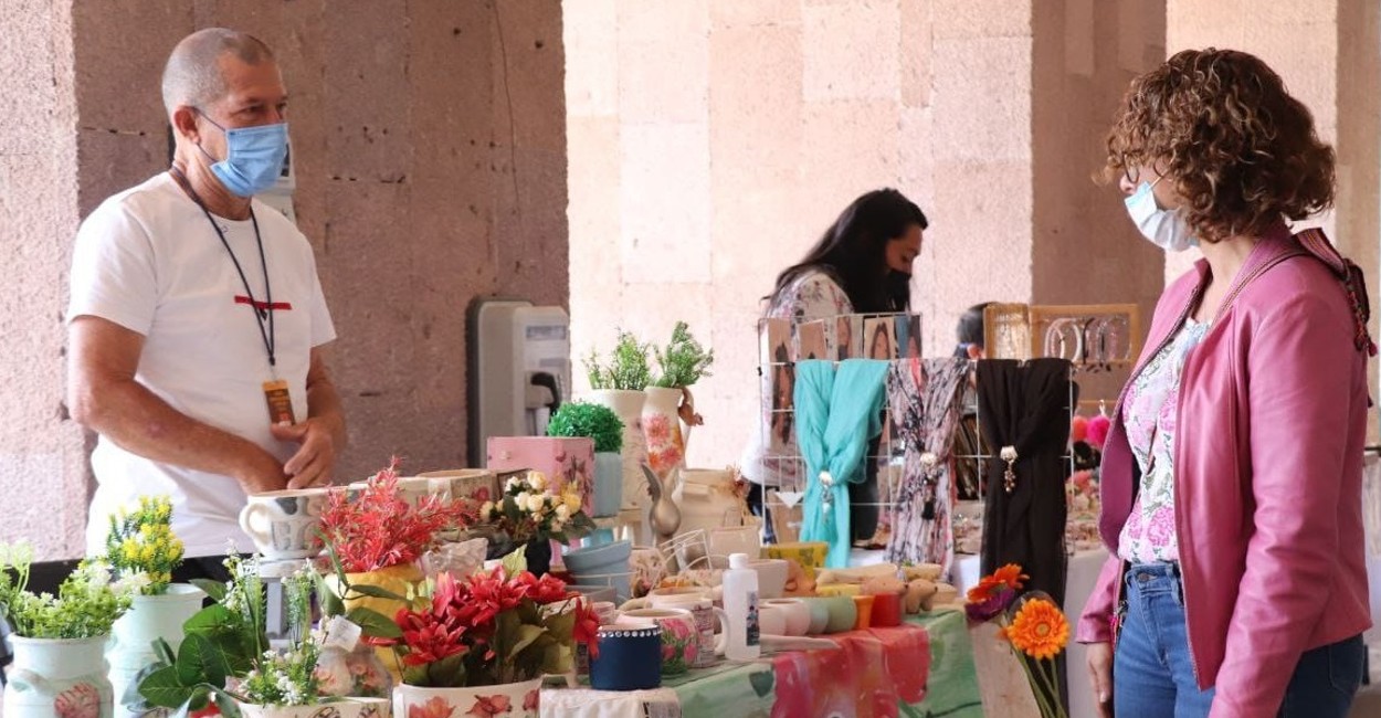 Los comerciantes se instalarán cada lunes frente a la Presidencia Municipal de Zacatecas. 