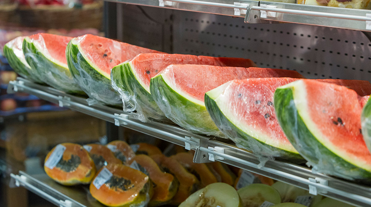 ¿Por qué no deberías comprar la fruta cortada a la mitad?, expertos lo explican al detalle