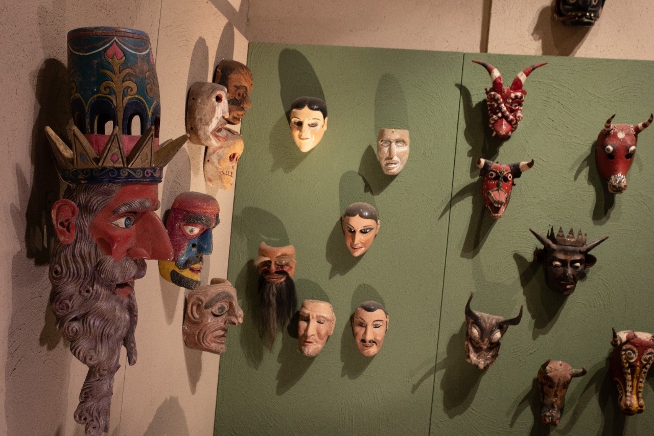 Ahí hay máscaras de todos los materiales posibles. | Foto: Ángel Valtierra.