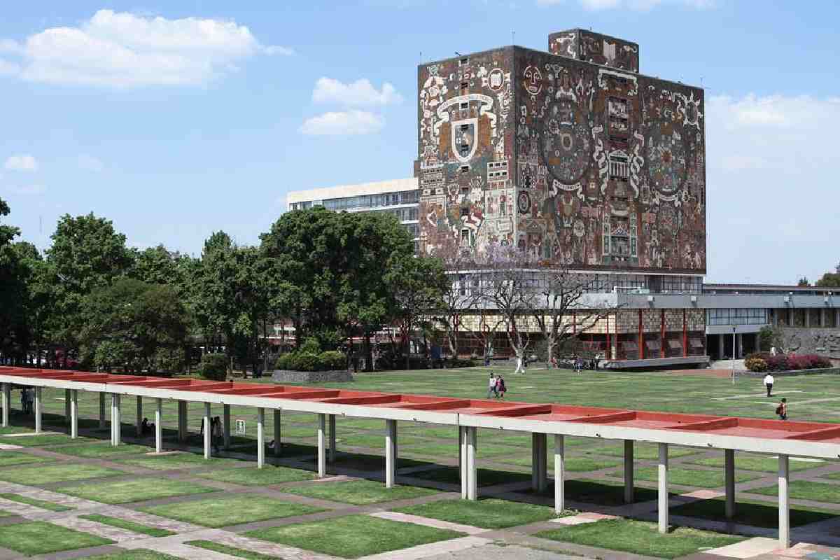 Estudiante de medicina de la UNAM se lanza de edificio.