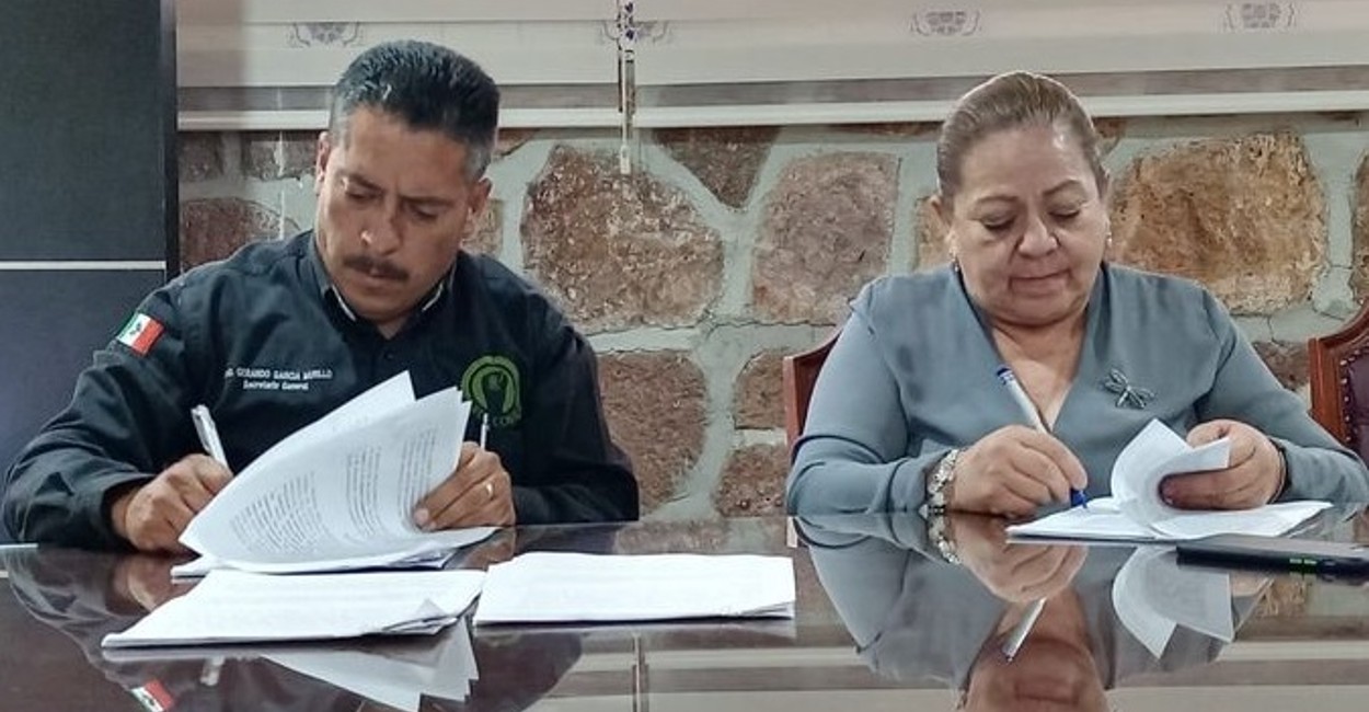 Las autoridades patronales y sindicales del Cobaez firmaron el acuerdo. 