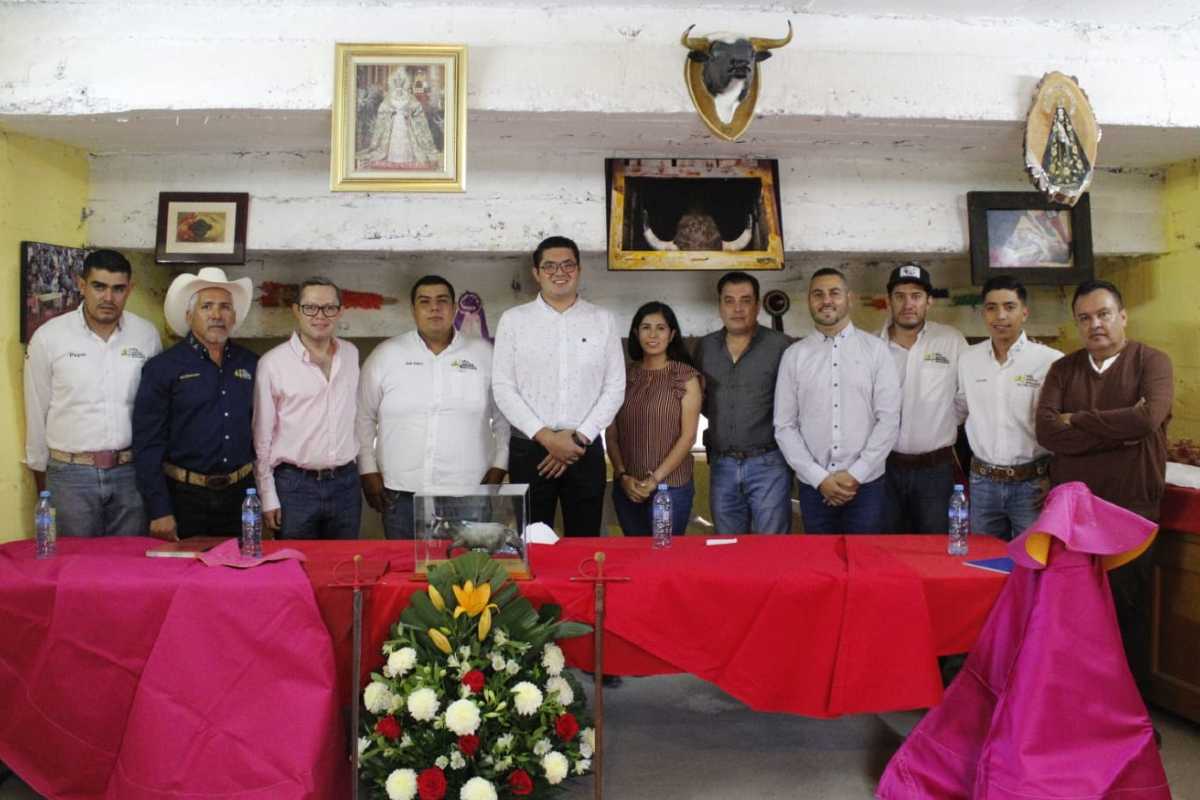 Mesa directiva de la Peña Taurina jerezana Isidro Muñoz.