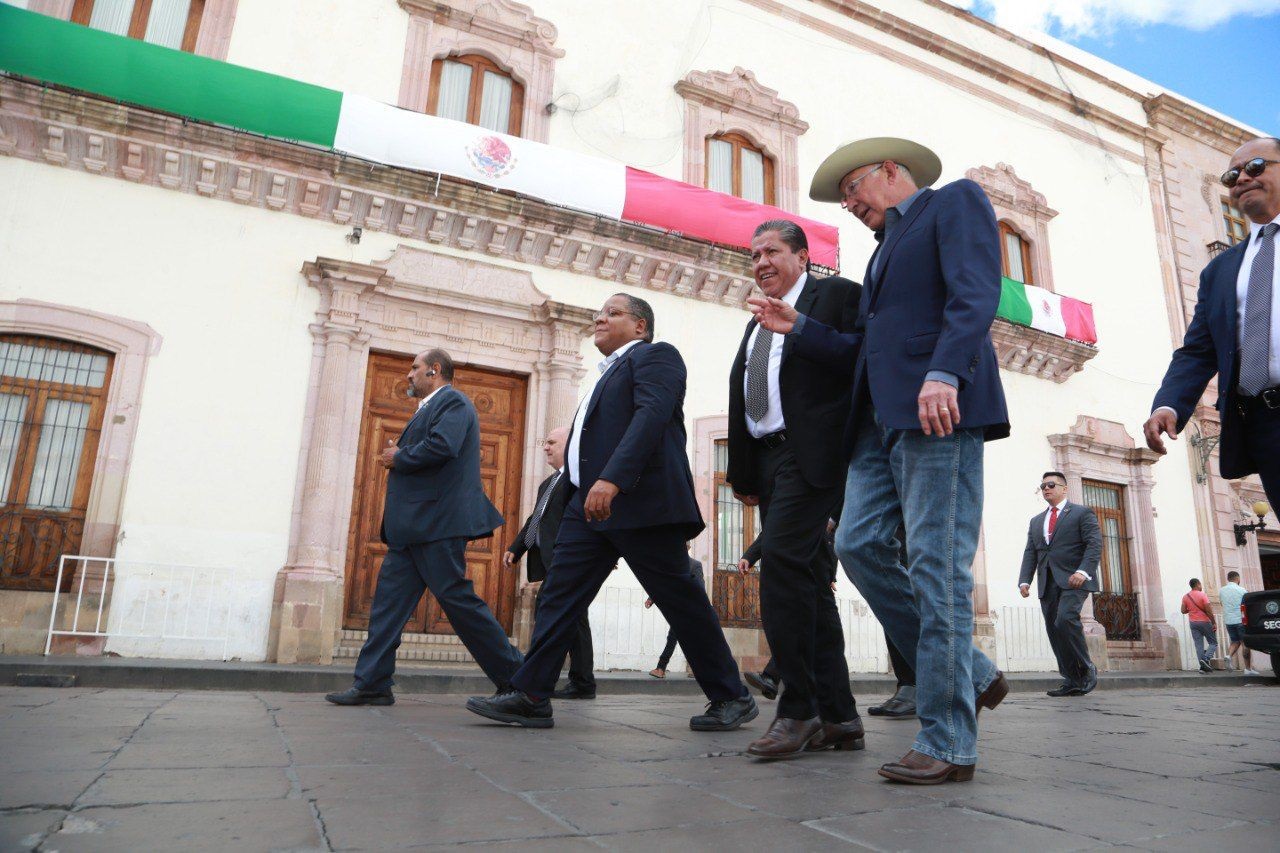 El embajador de Estados Unidos recorrió las calles de Zacatecas. |Foto: Cortesía