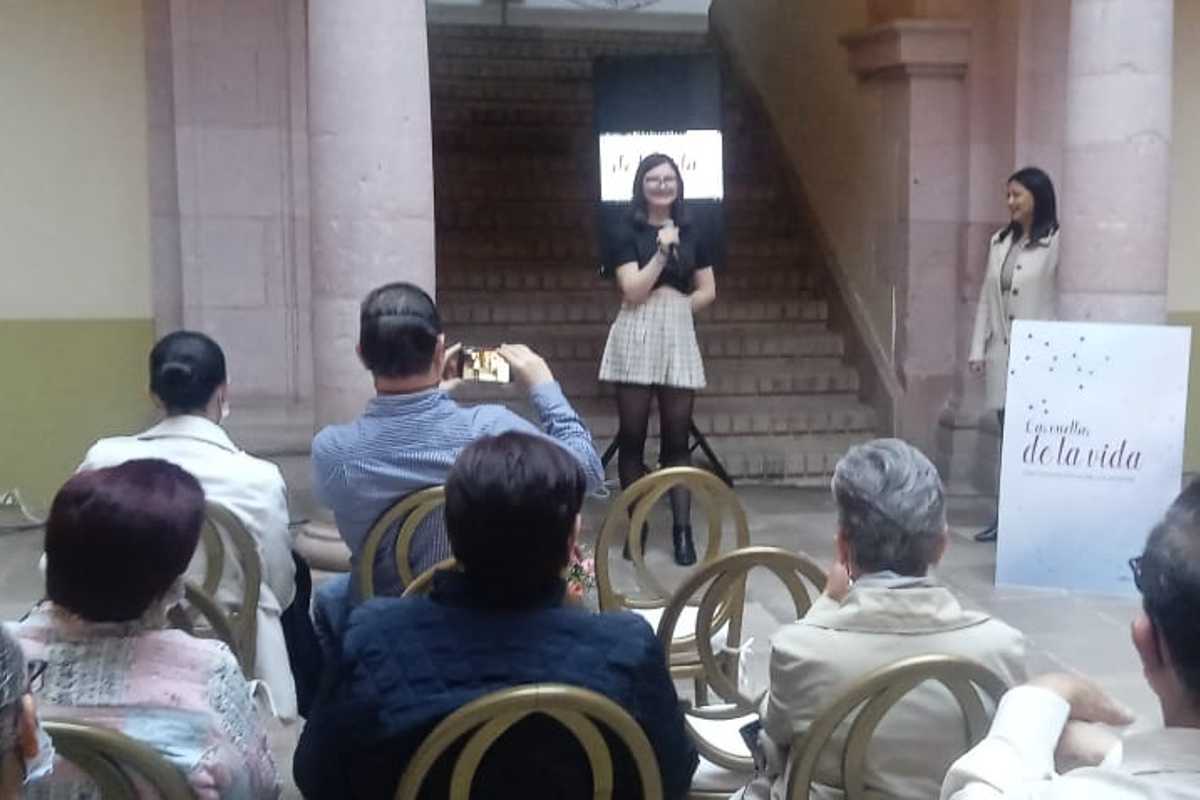 Isabel Dávila presenta su primer libro 'Las vueltas de la vida' en Zacatecas
