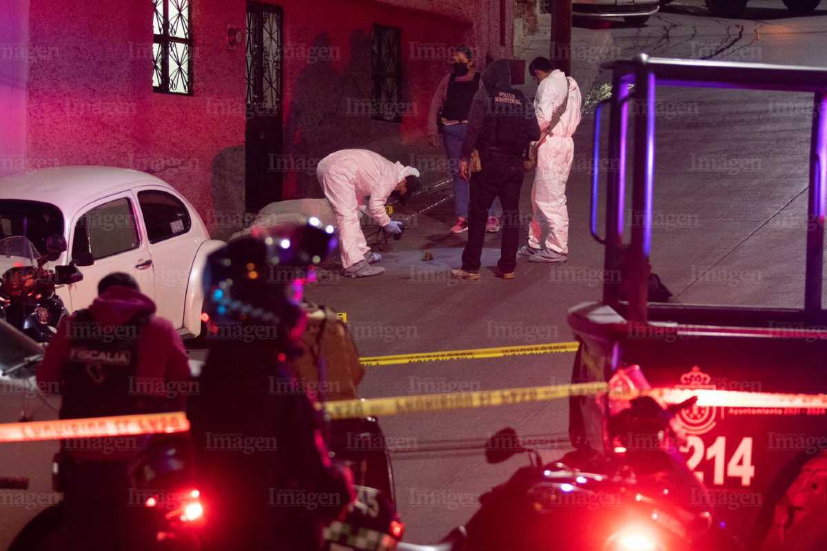 Asesinan a mujer en la calle Petróleos Mexicanos. | Foto: Cortesía.