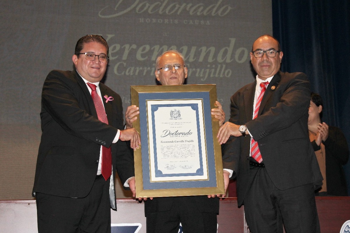Veremundo Carrillo recibe doctorado honoris causa | Foto: Cortesía.