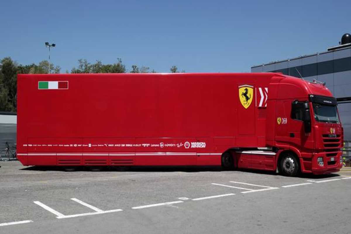 Gracias a la policía camiones de la escudería Ferrari llegaron a tiempo