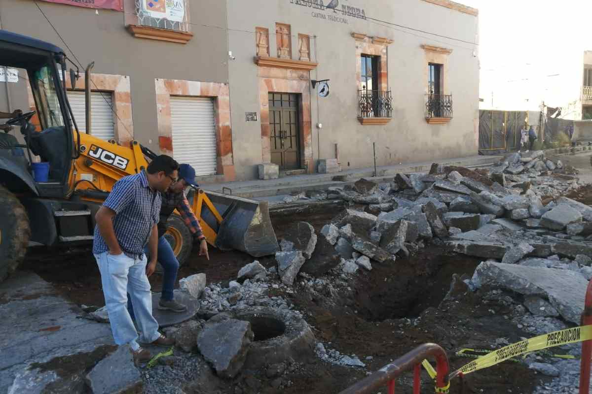 Obras Públicas inició la investigación de la ruptura del suelo en Fresnillo. | Foto: Ángel Martínez.