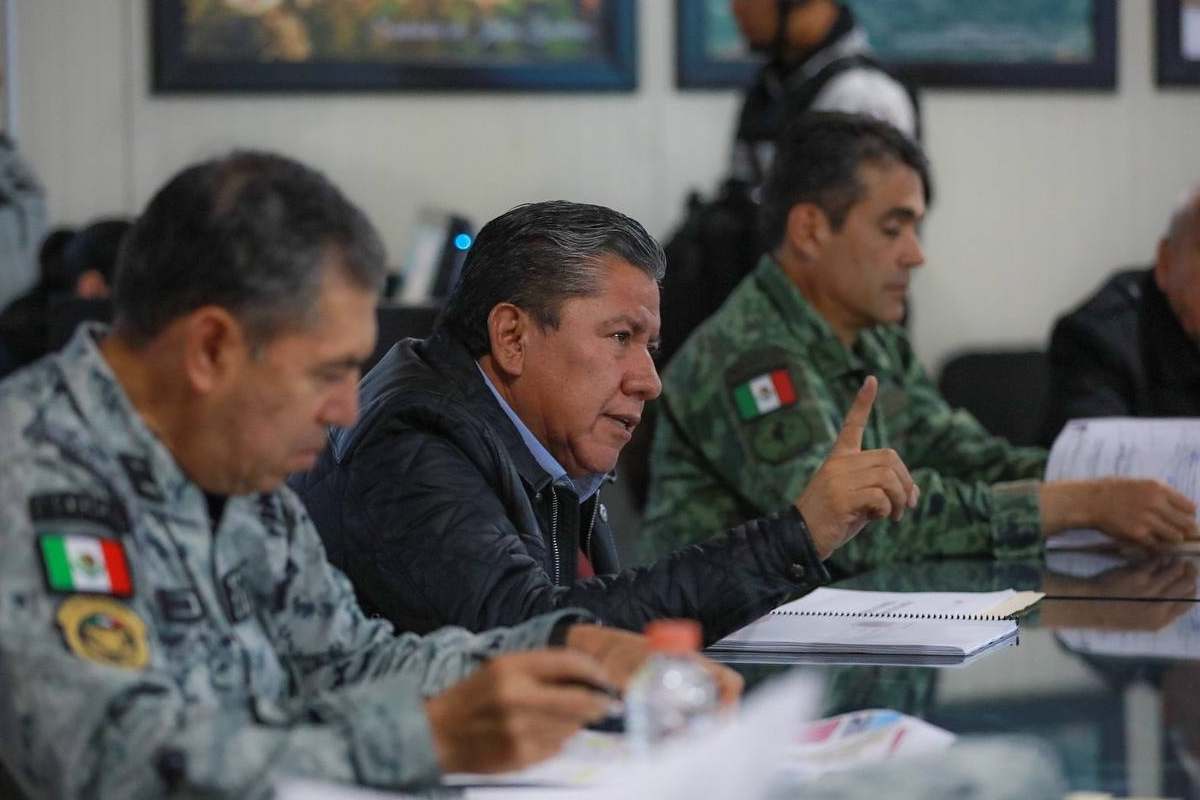 David Monreal en compañía del Comandante Luis Rodríguez Bucio con la intención de crear nuevas estrategias en el aumento de seguridad. | Foto: Cortesía.