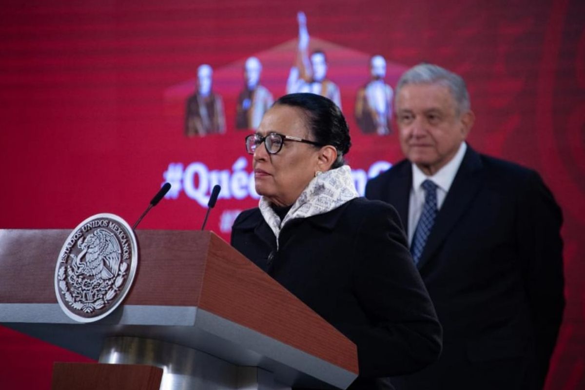 Rosa Icela Rodríguez Velázquez y López Obrador en la Mañanera. | Foto: Cortesía.