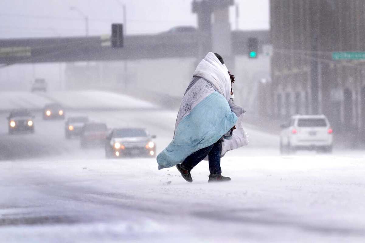 Millones de personas se refugiaron durante la noche en medio de un frío gélido causado por una tormenta invernal
