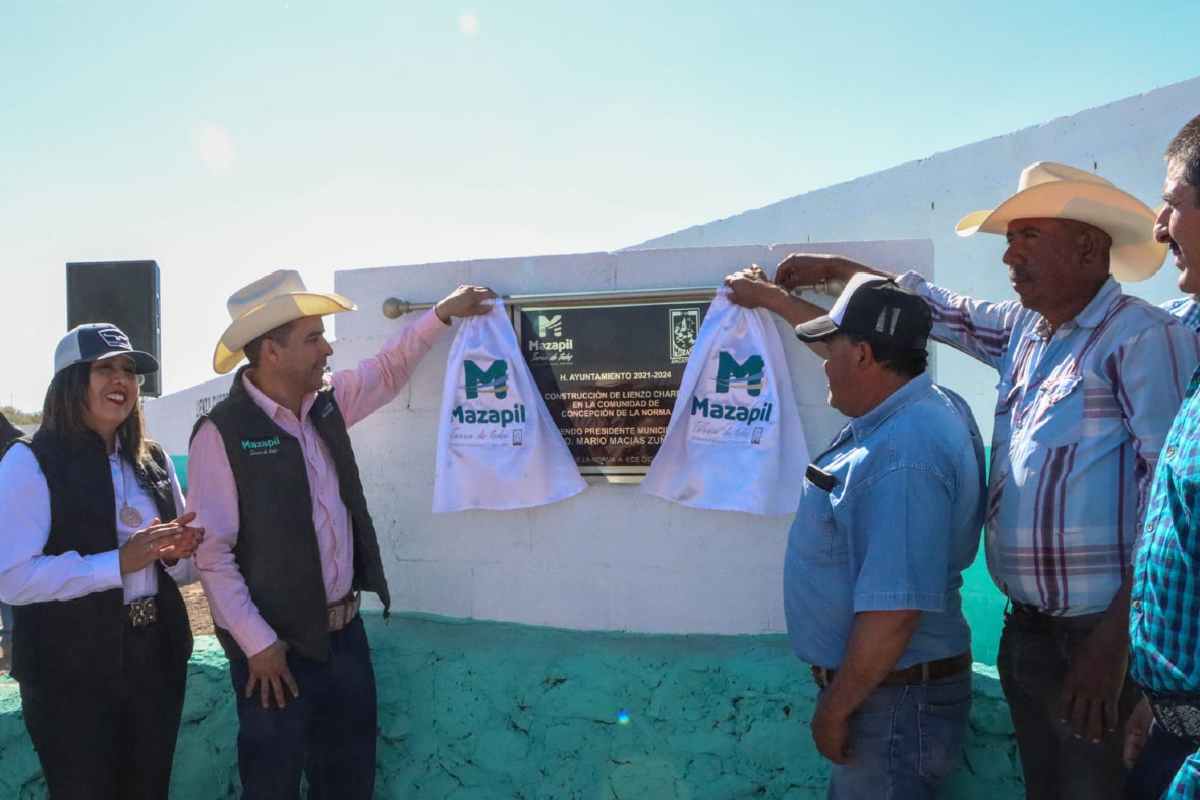 El Presidente Municipal, Mario Macías Zúñiga,
realizó la inauguración del nuevo Lienzo Charro. | Foto: Cortesía.