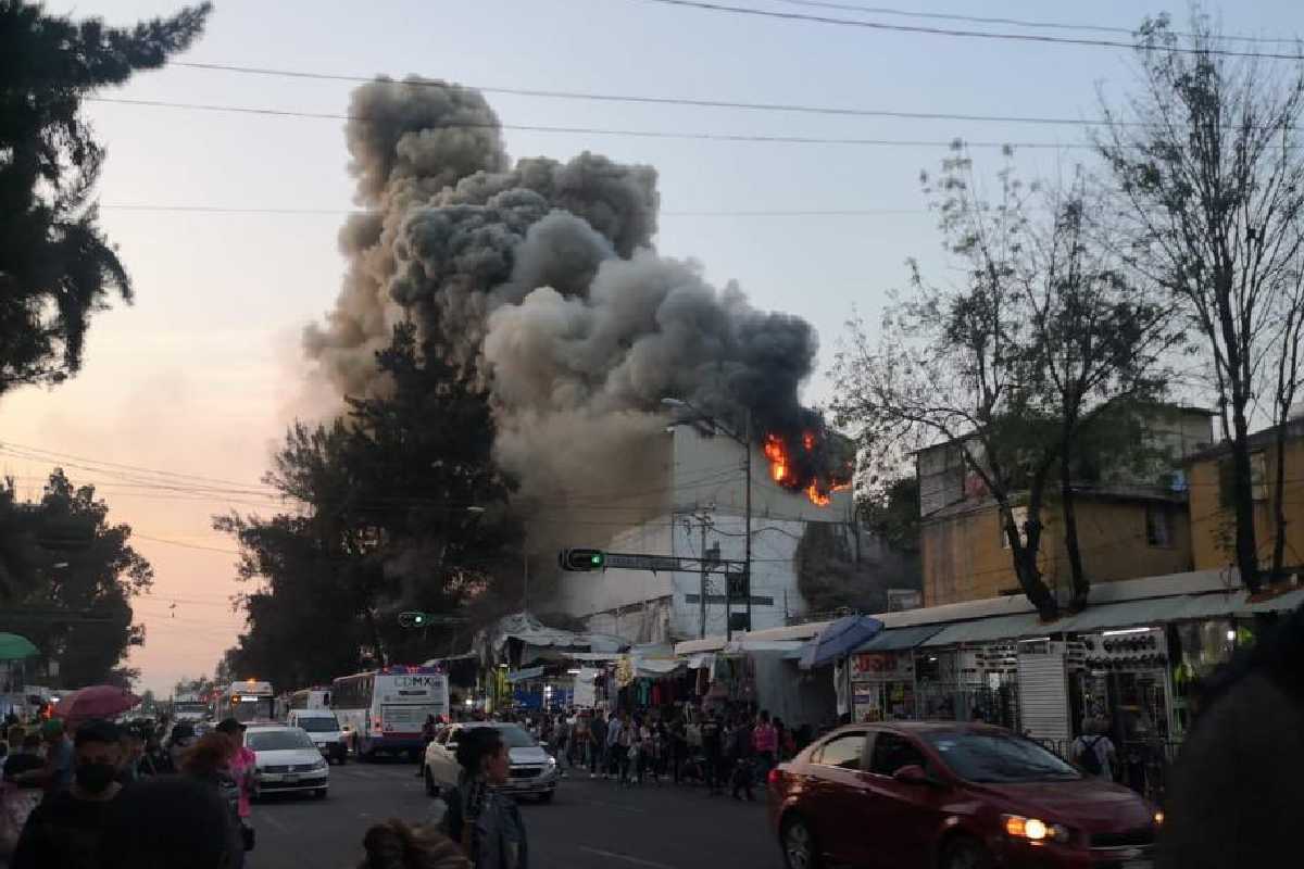 Incendio en una bodega de Tepito