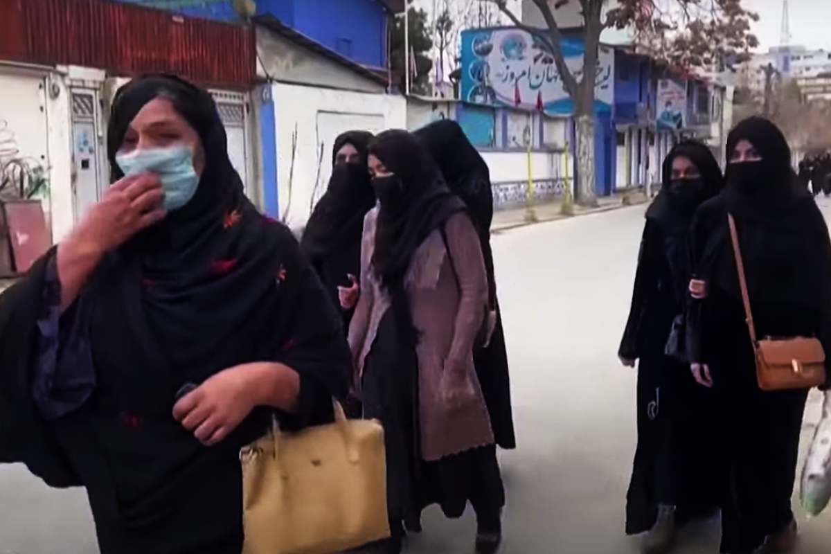 Afganistán prohíben a las mujeres a ir a la universidad